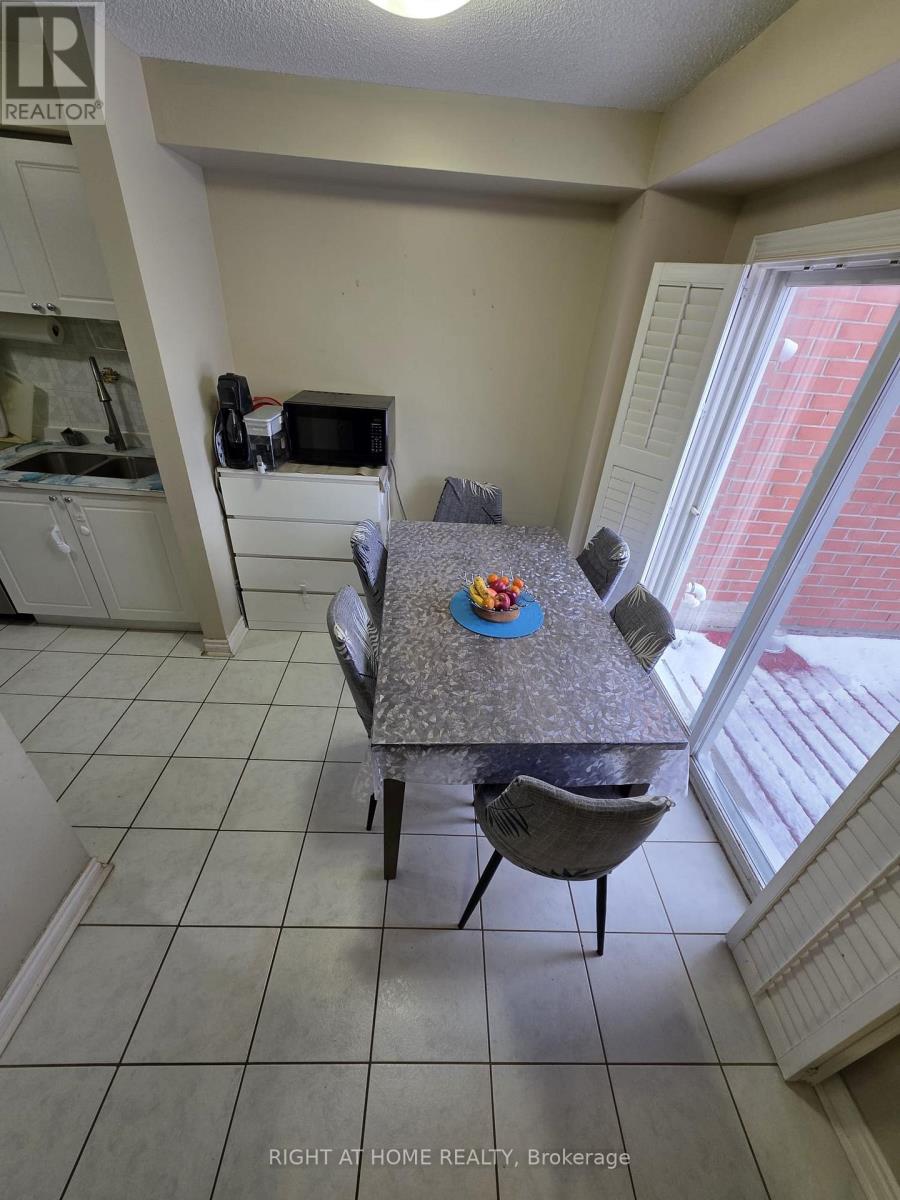 12 Whitewater Street, Whitby, Ontario  L1R 2S9 - Photo 7 - E12907830