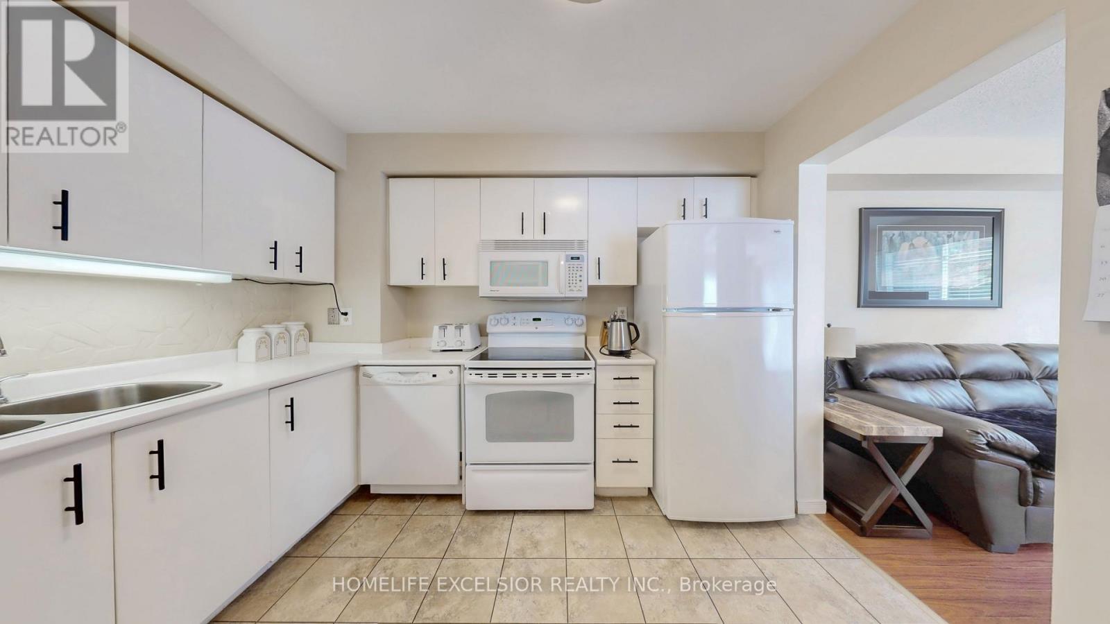 1 - 579 Gibney Crescent, Newmarket, Ontario L3X 1Y3 - Photo 11 - N12907832