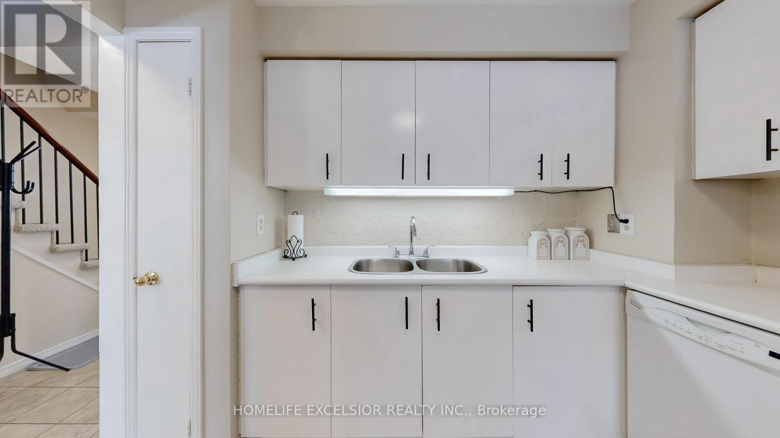 1 - 579 Gibney Crescent, Newmarket, Ontario L3X 1Y3 - Photo 13 - N12907832