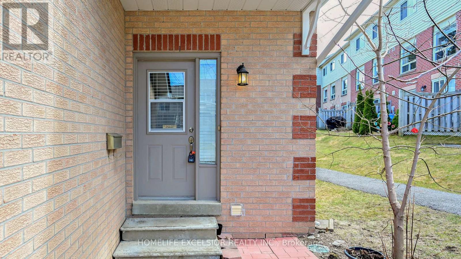 1 - 579 Gibney Crescent, Newmarket, Ontario L3X 1Y3 - Photo 3 - N12907832