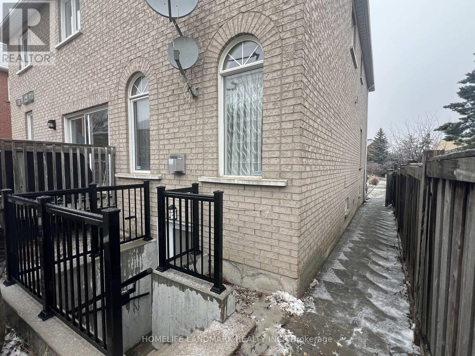 18 Fountain Court, Richmond Hill, Ontario  L4S 2K4 - Photo 3 - N12807018