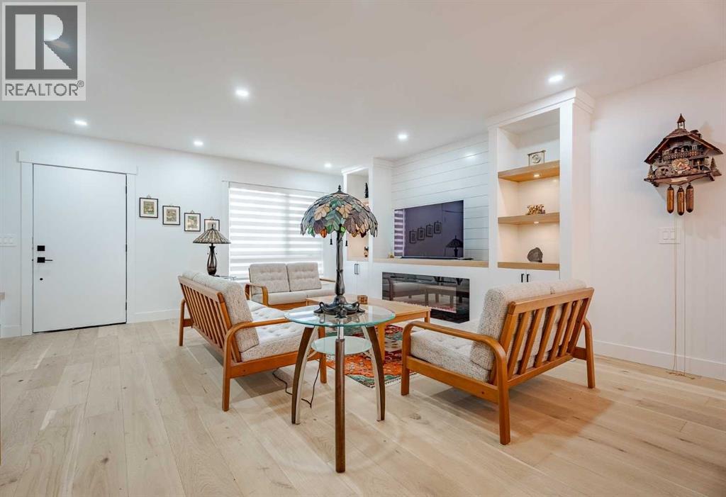 3112 Brentwood Boulevard Nw, Calgary, Alberta  T2L 1J8 - Photo 3 - A2292577