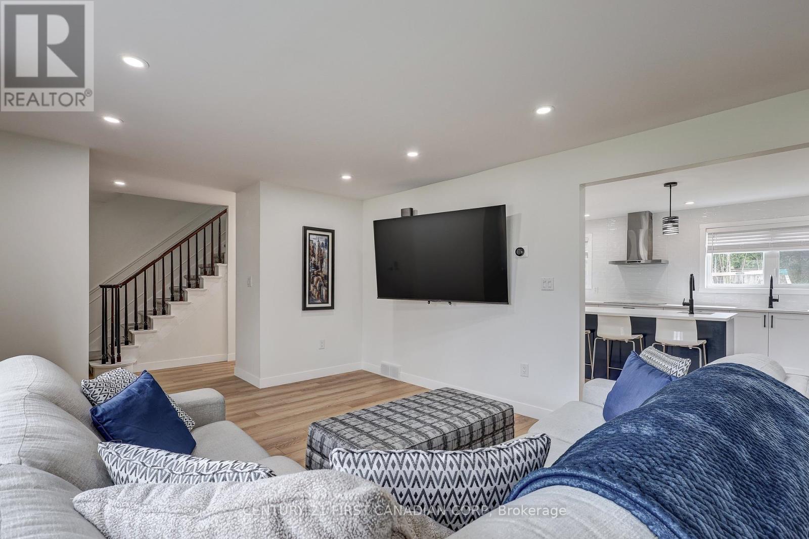 123 Hillsmount Crescent, London South, Ontario  N6K 1V6 - Photo 10 - X12907856