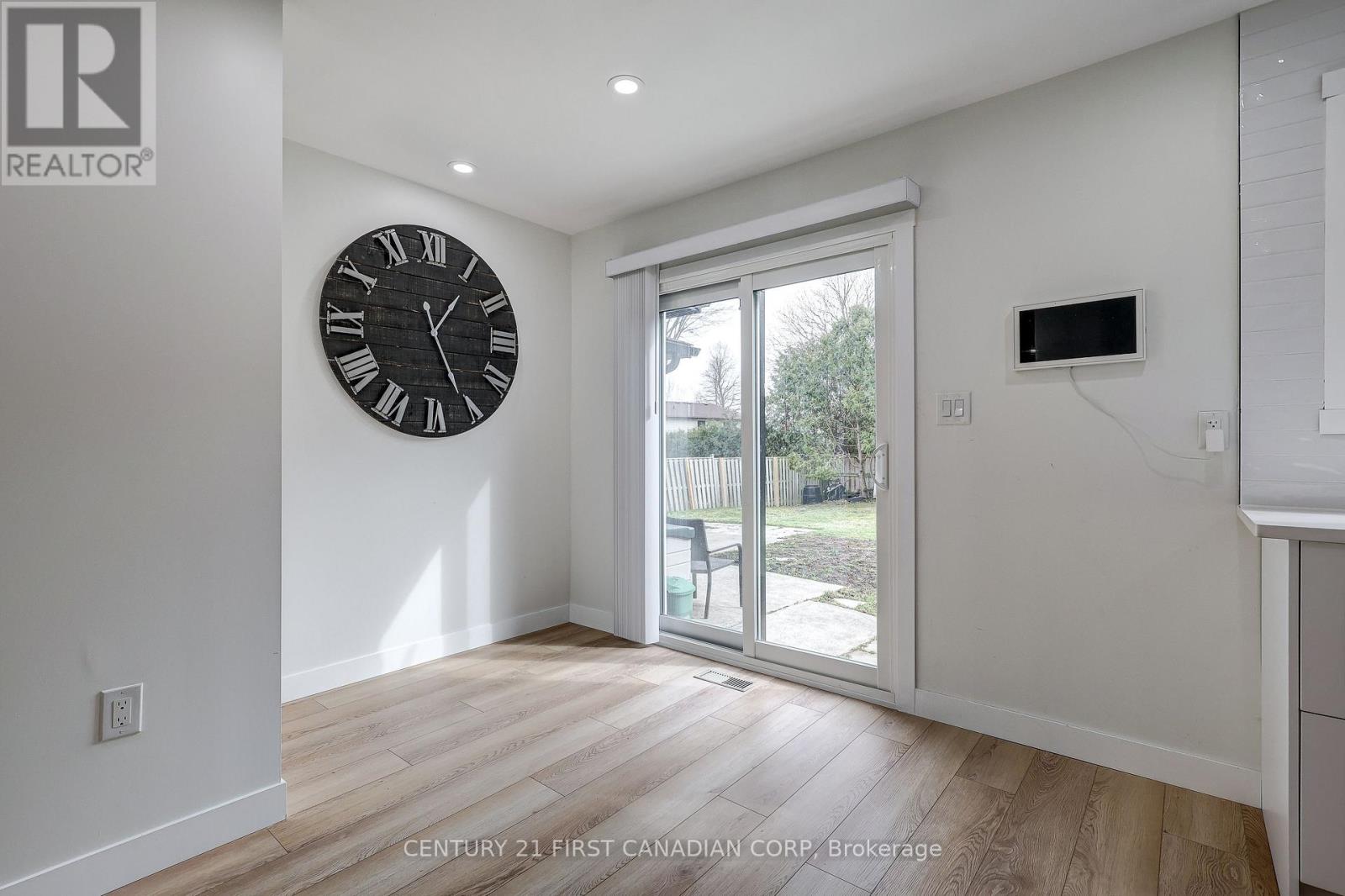 123 Hillsmount Crescent, London South, Ontario  N6K 1V6 - Photo 12 - X12907856