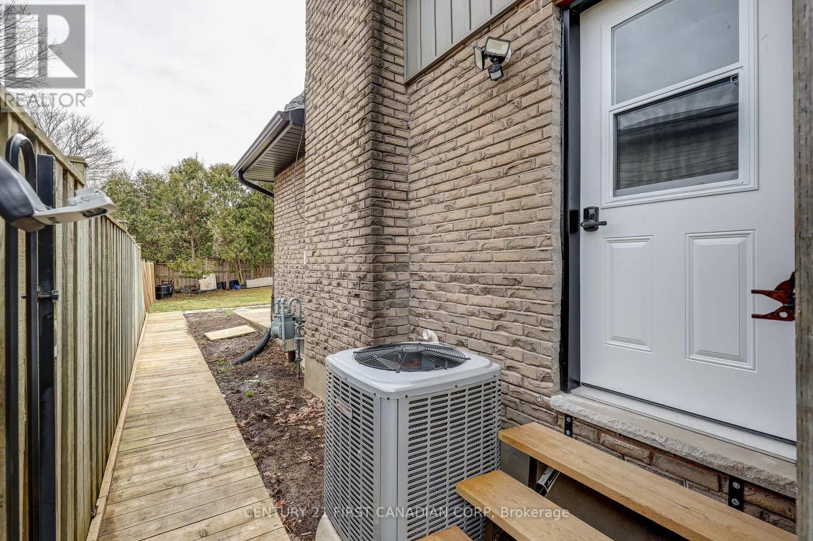 123 Hillsmount Crescent, London South, Ontario  N6K 1V6 - Photo 7 - X12907856