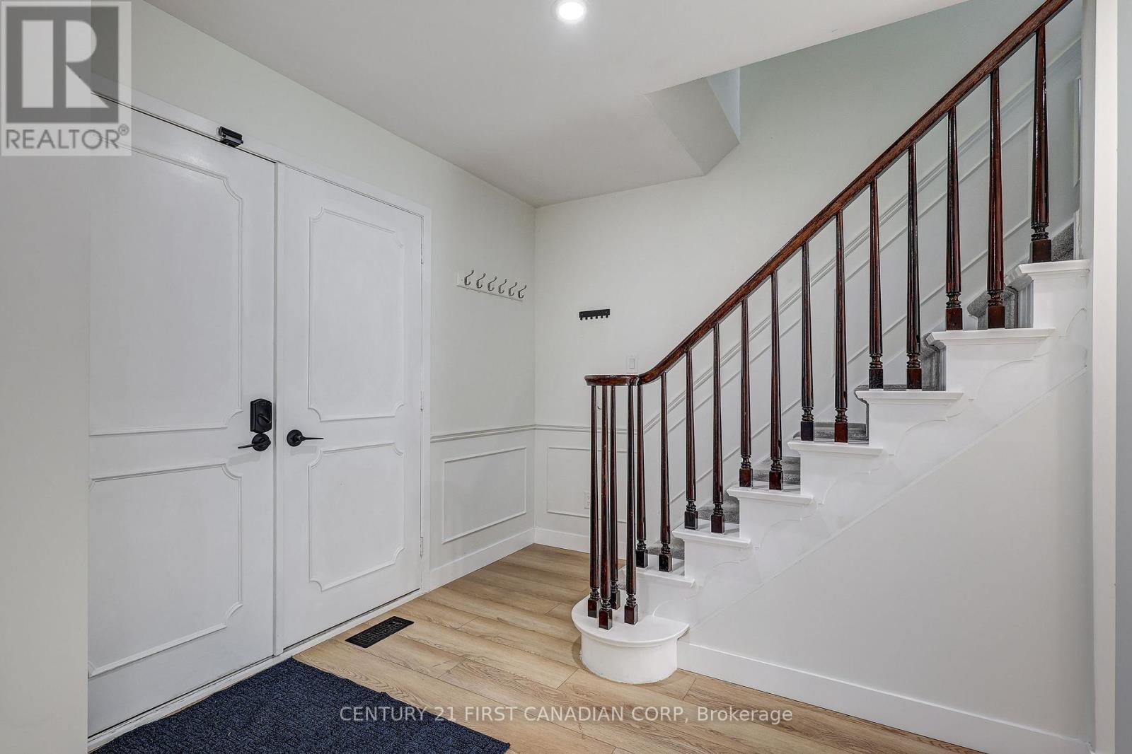 123 Hillsmount Crescent, London South, Ontario  N6K 1V6 - Photo 8 - X12907856