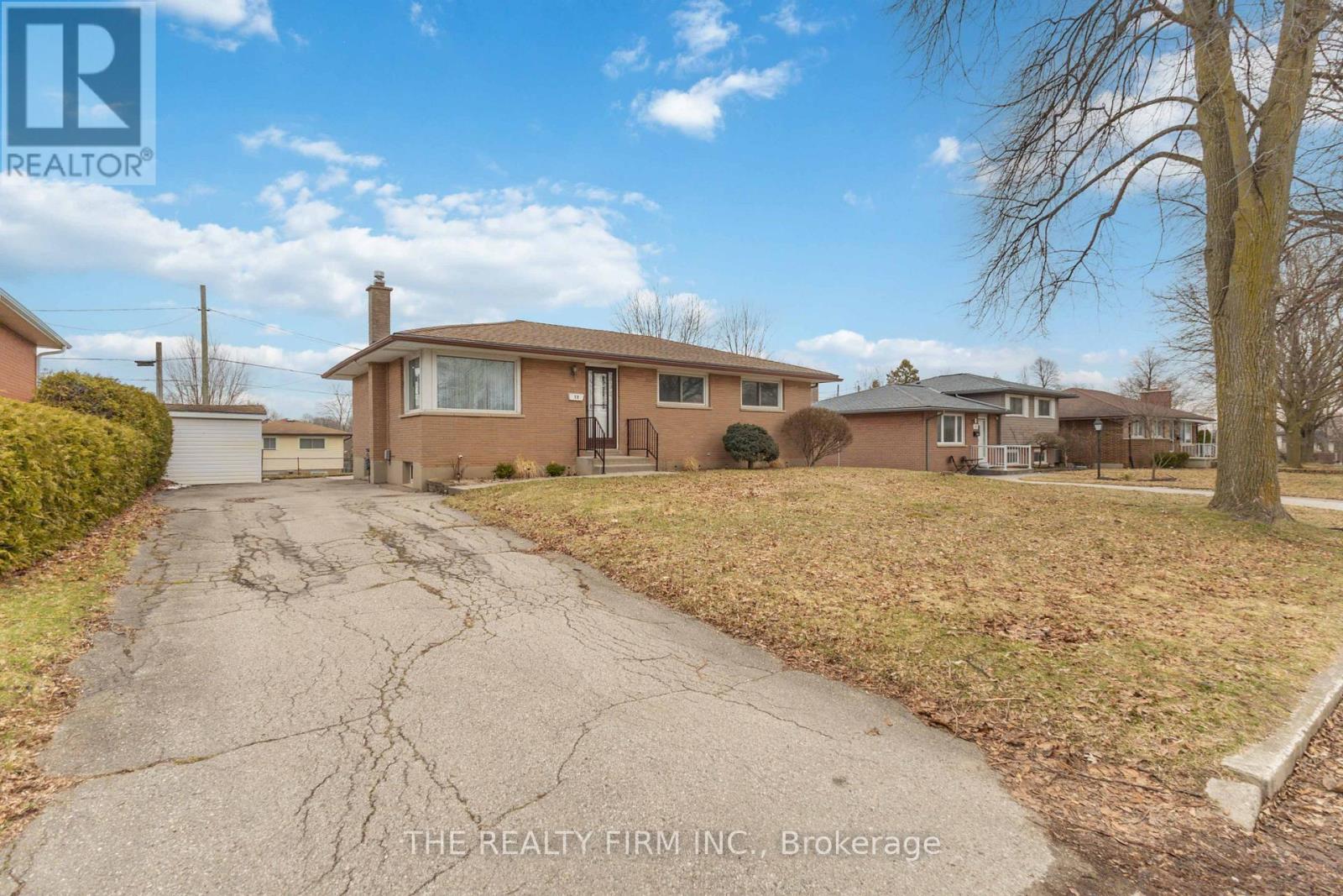 12 Curtis Avenue, London South, Ontario  N5Z 4G1 - Photo 2 - X12907888