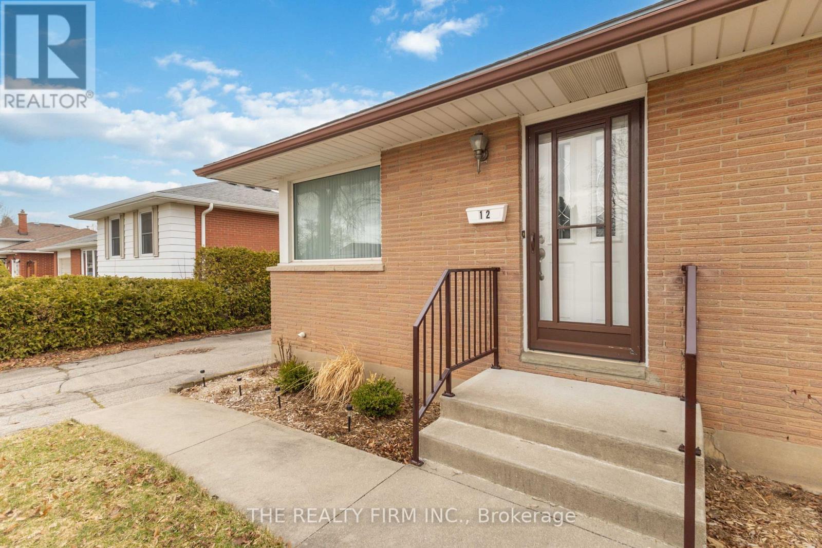 12 Curtis Avenue, London South, Ontario  N5Z 4G1 - Photo 3 - X12907888