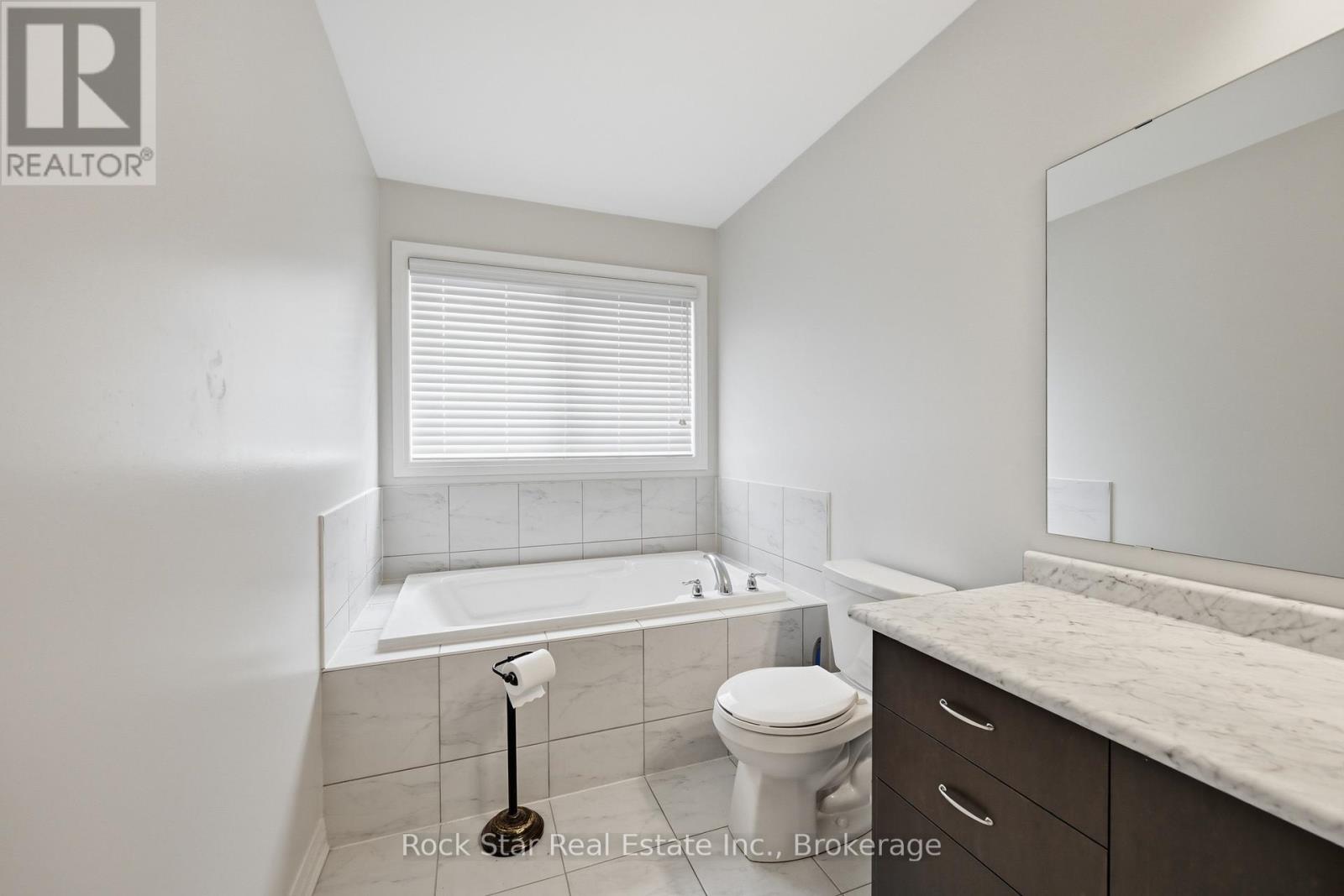 4042 Maitland Street, Lincoln, Ontario  L3J 0R6 - Photo 5 - X12907894