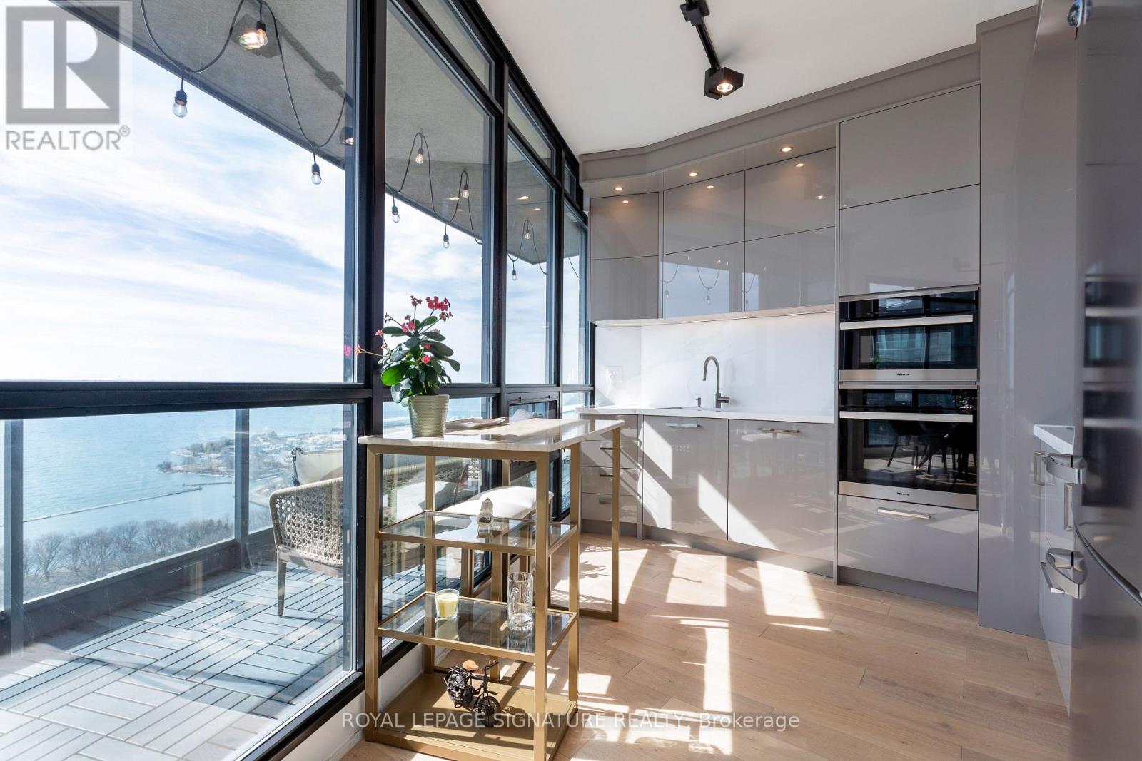 3609 - 219 Fort York Boulevard, Toronto, Ontario  M5V 1B1 - Photo 10 - C12907852