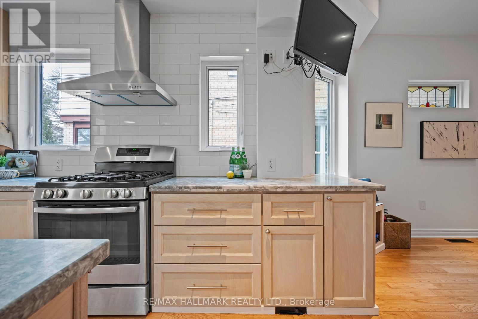 17 Mountnoel Avenue, Toronto, Ontario  M4J 1H7 - Photo 13 - E12907838