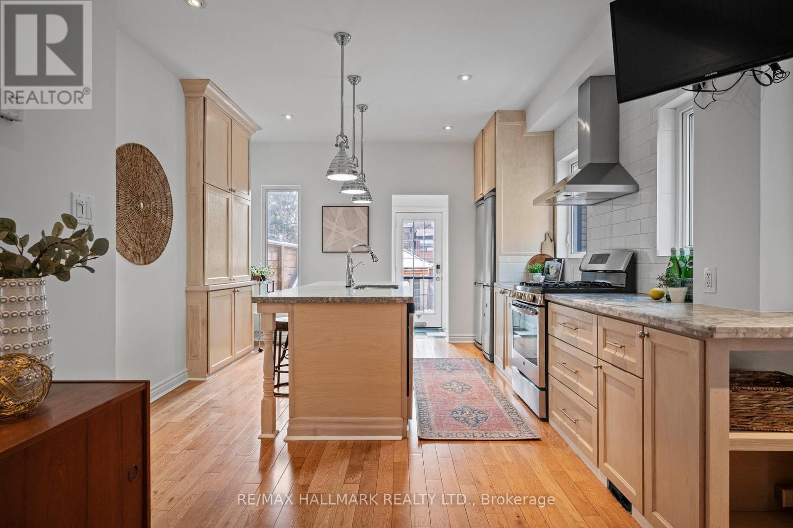 17 Mountnoel Avenue, Toronto, Ontario  M4J 1H7 - Photo 17 - E12907838