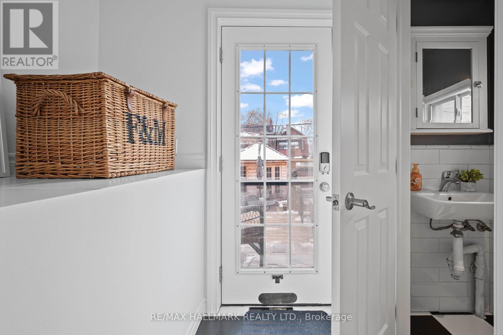 17 Mountnoel Avenue, Toronto, Ontario  M4J 1H7 - Photo 20 - E12907838