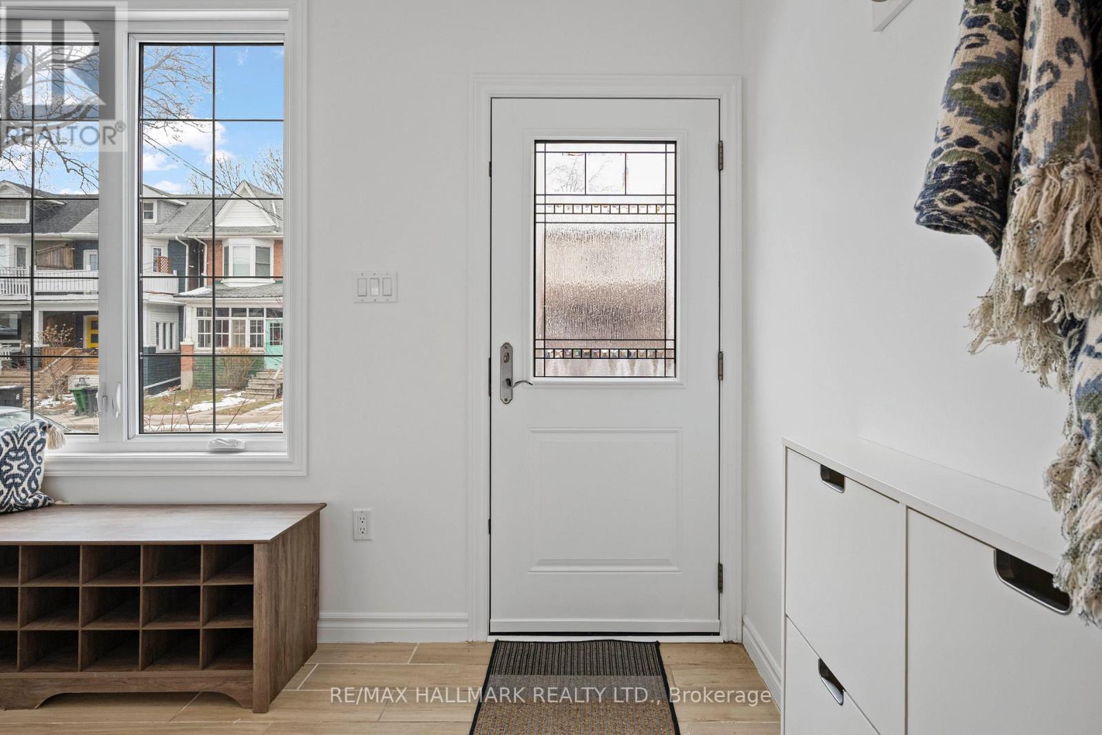 17 Mountnoel Avenue, Toronto, Ontario  M4J 1H7 - Photo 3 - E12907838