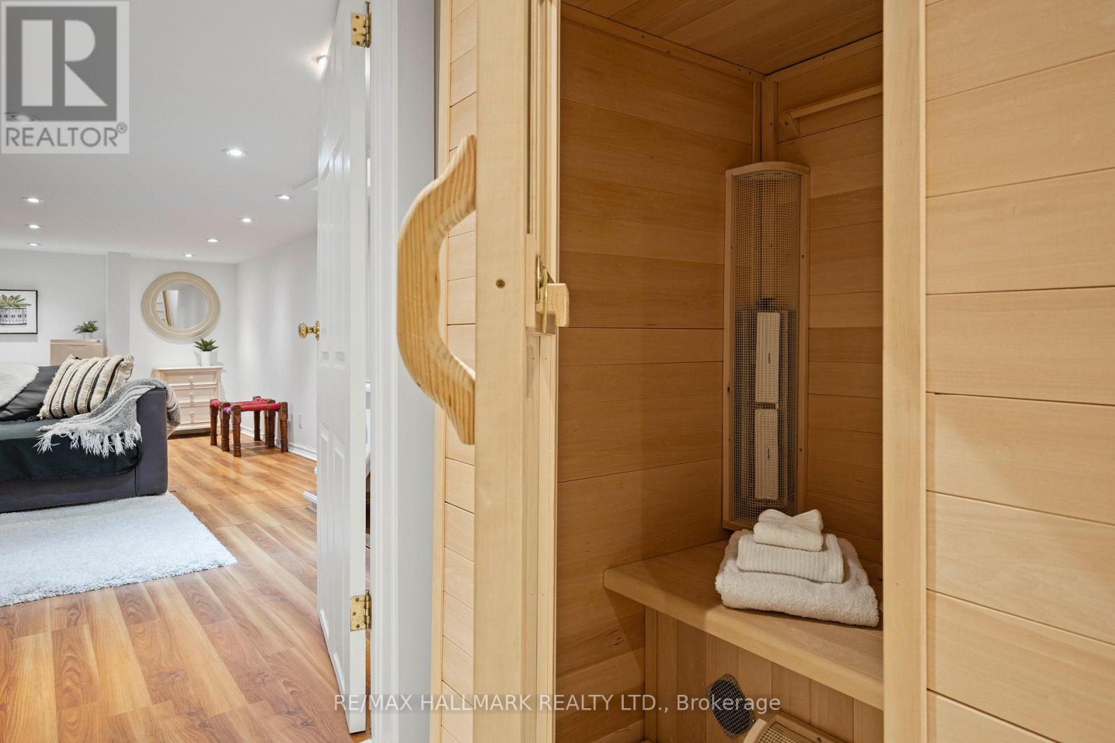 17 Mountnoel Avenue, Toronto, Ontario  M4J 1H7 - Photo 37 - E12907838