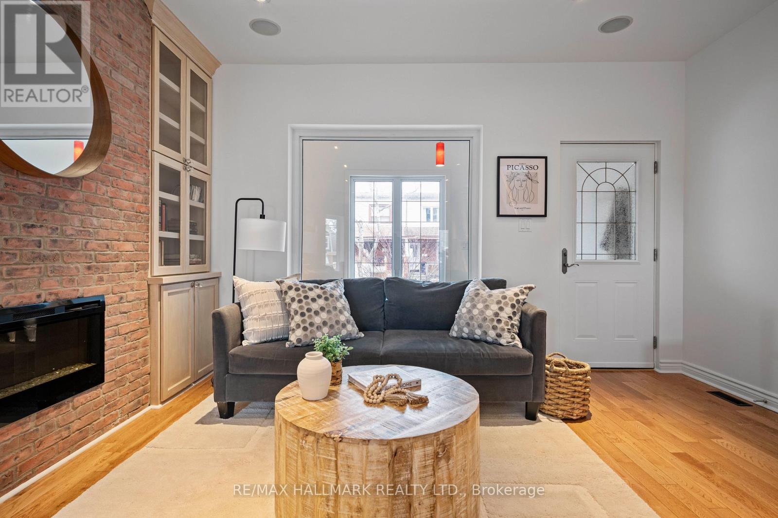 17 Mountnoel Avenue, Toronto, Ontario  M4J 1H7 - Photo 4 - E12907838