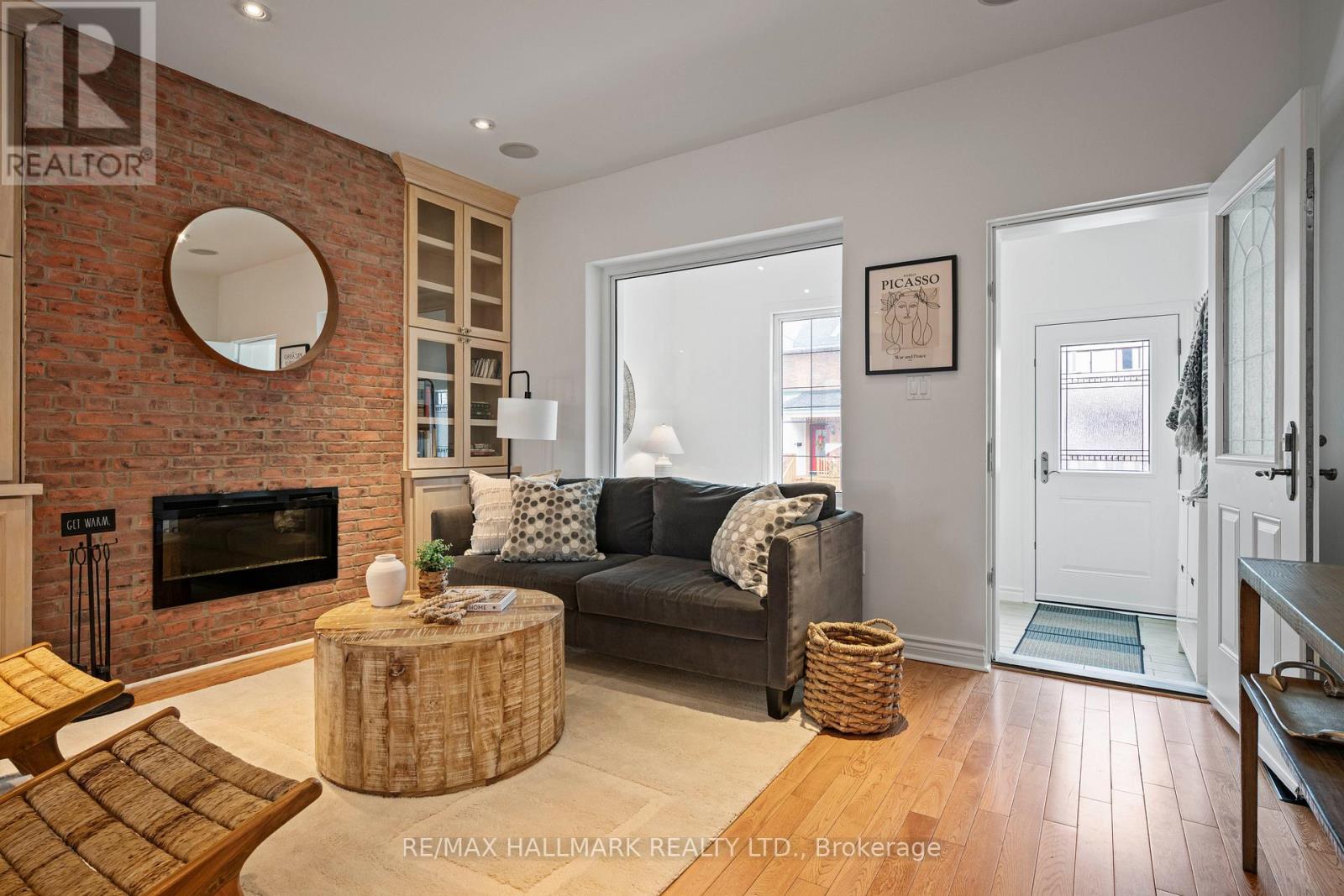 17 Mountnoel Avenue, Toronto, Ontario  M4J 1H7 - Photo 5 - E12907838