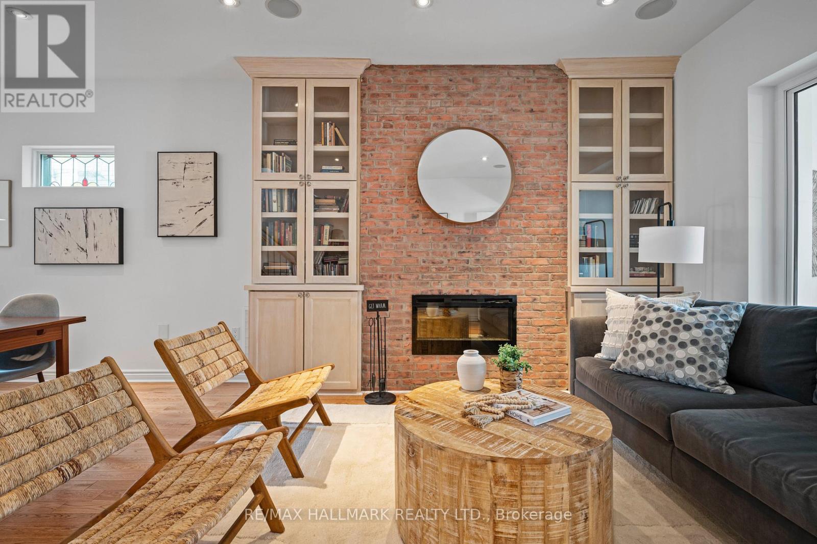 17 Mountnoel Avenue, Toronto, Ontario  M4J 1H7 - Photo 6 - E12907838