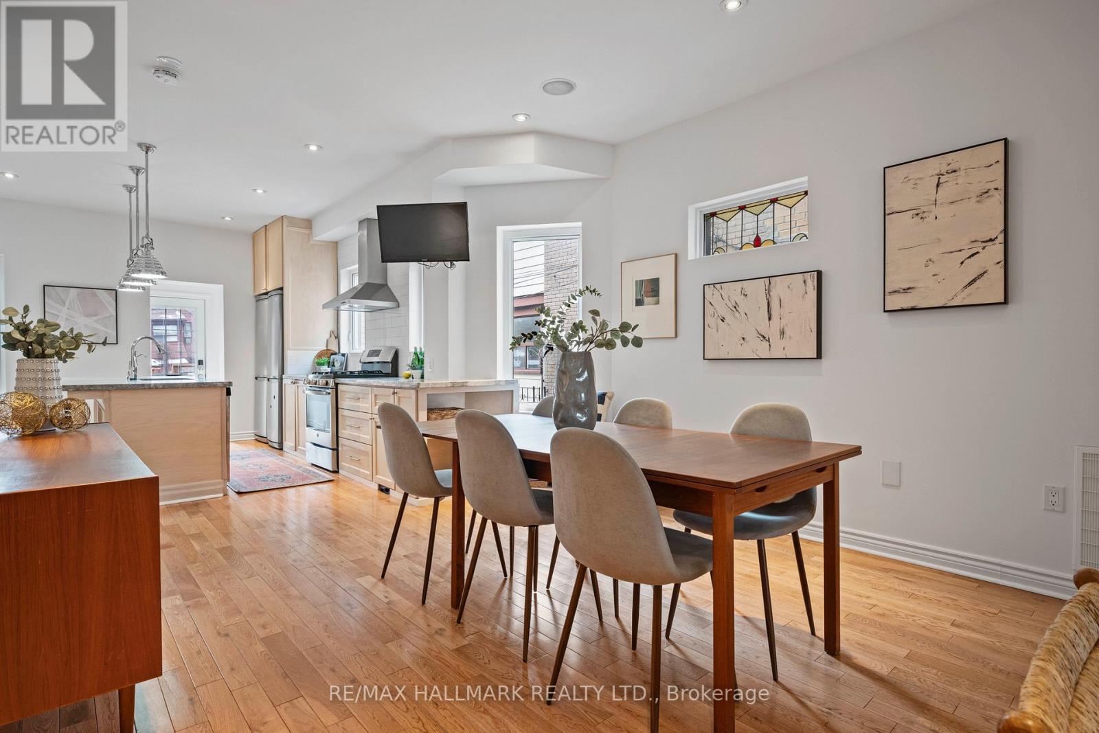 17 Mountnoel Avenue, Toronto, Ontario  M4J 1H7 - Photo 7 - E12907838