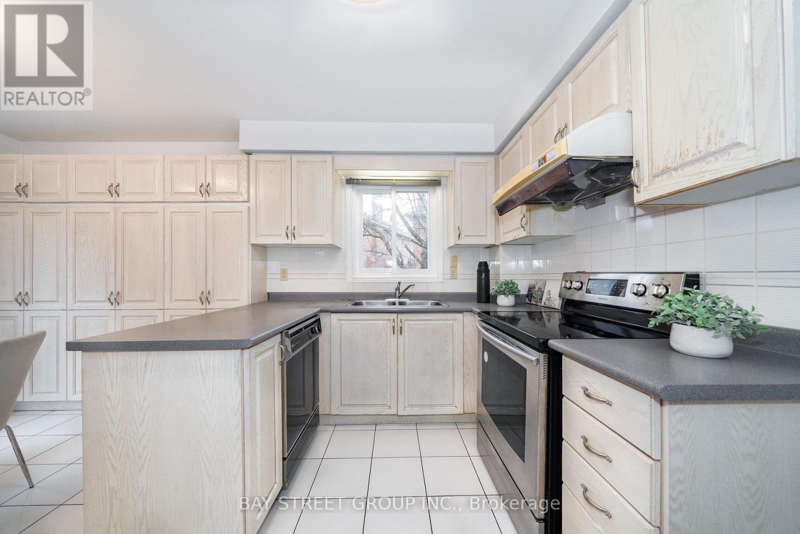 80 Summitcrest Drive, Richmond Hill, Ontario  L4S 1A8 - Photo 19 - N12907842