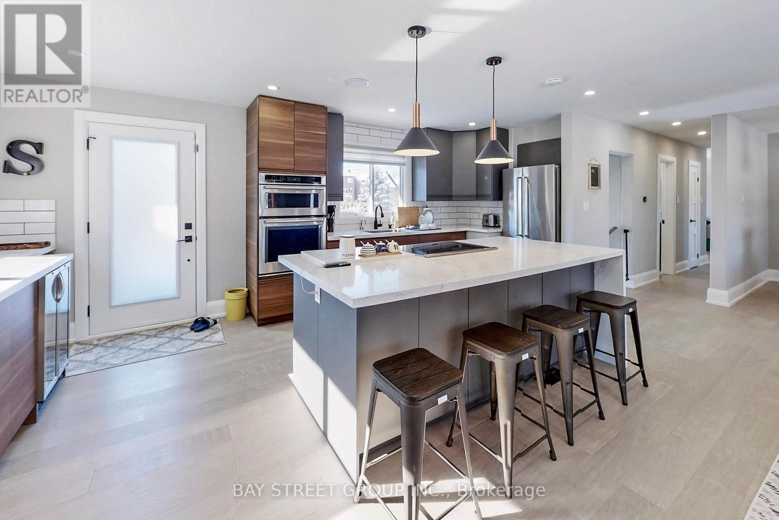 646 Simcoe Road, Bradford West Gwillimbury, Ontario  L3Z 4A9 - Photo 4 - N12907866