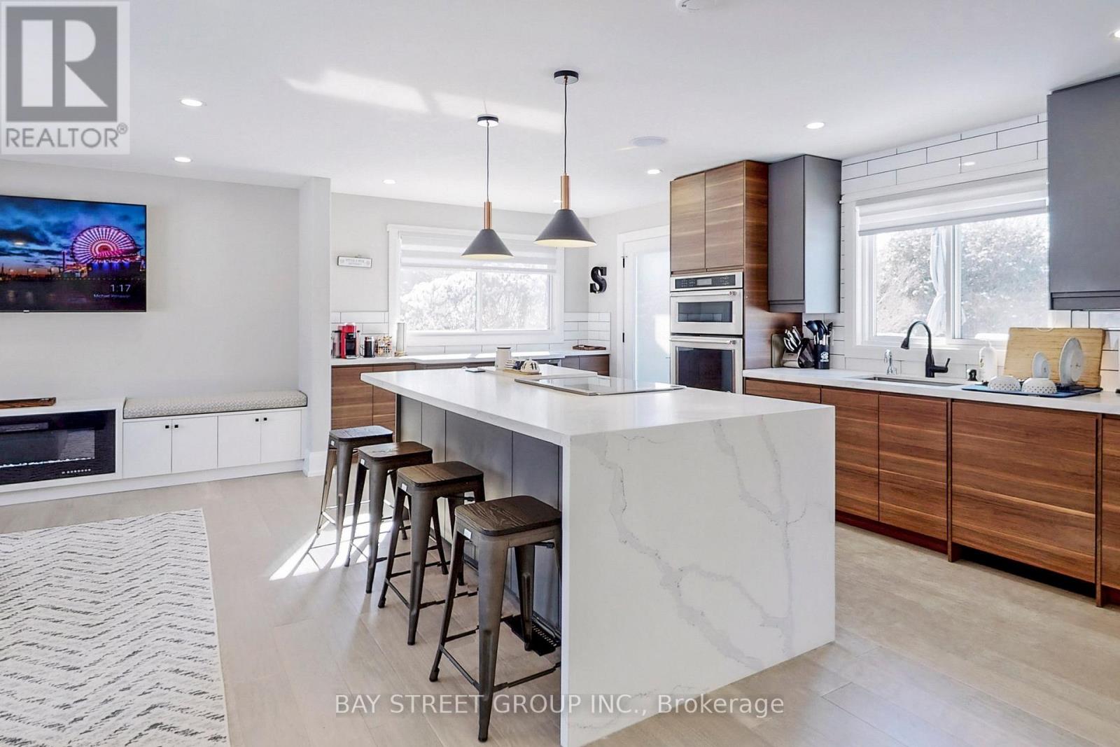 646 Simcoe Road, Bradford West Gwillimbury, Ontario  L3Z 4A9 - Photo 5 - N12907866