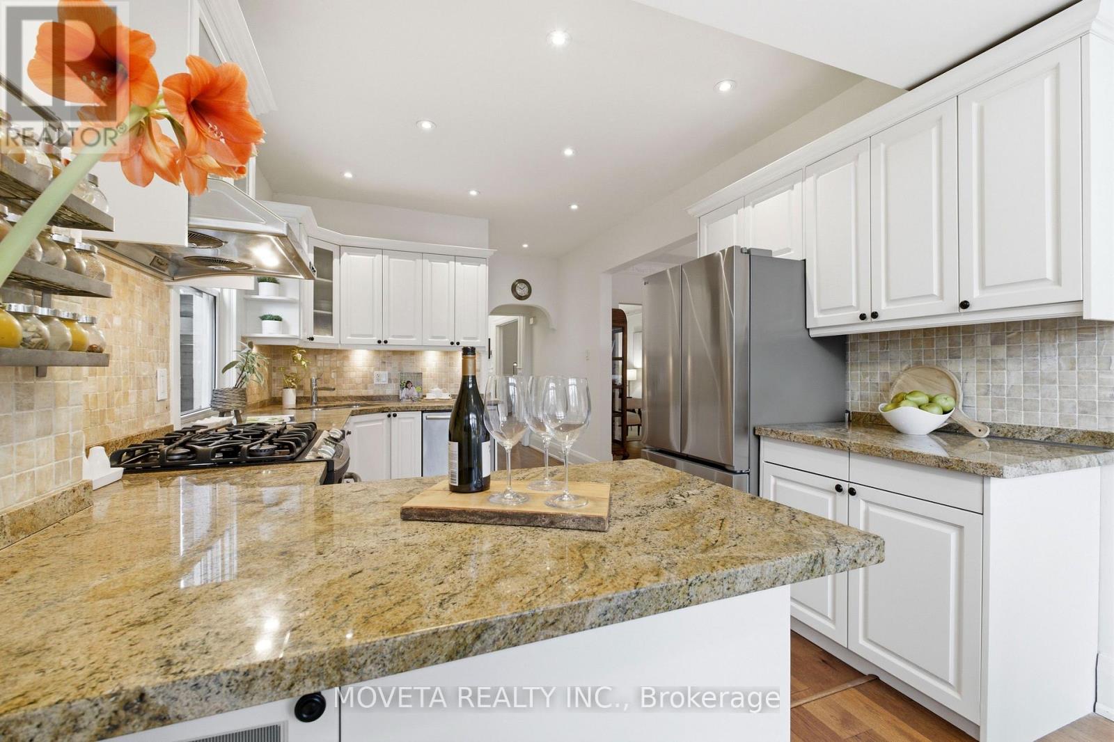 25 Glenholme Avenue N, Toronto, Ontario  M6H 3A8 - Photo 16 - W12907870