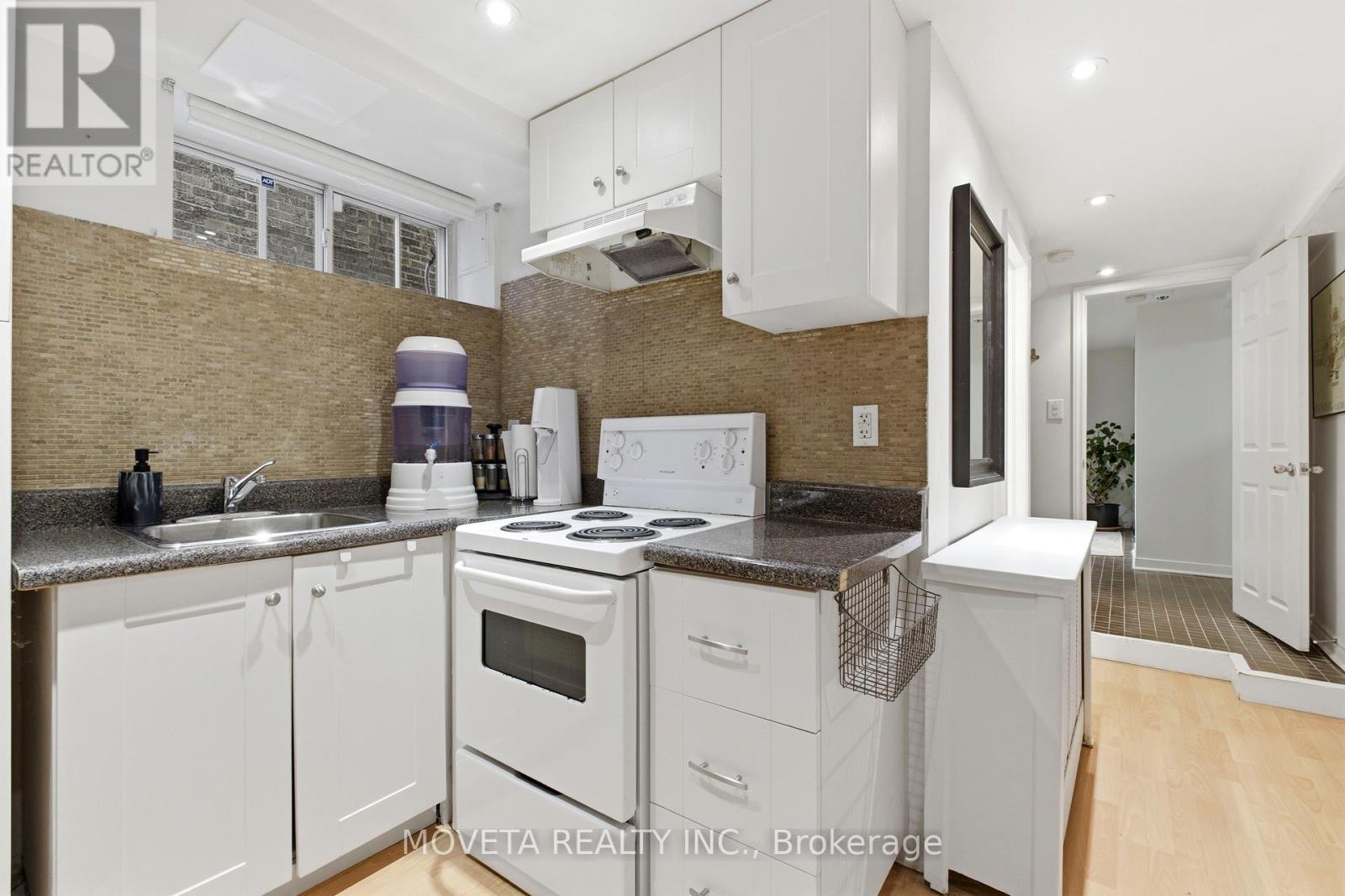 25 Glenholme Avenue N, Toronto, Ontario  M6H 3A8 - Photo 37 - W12907870