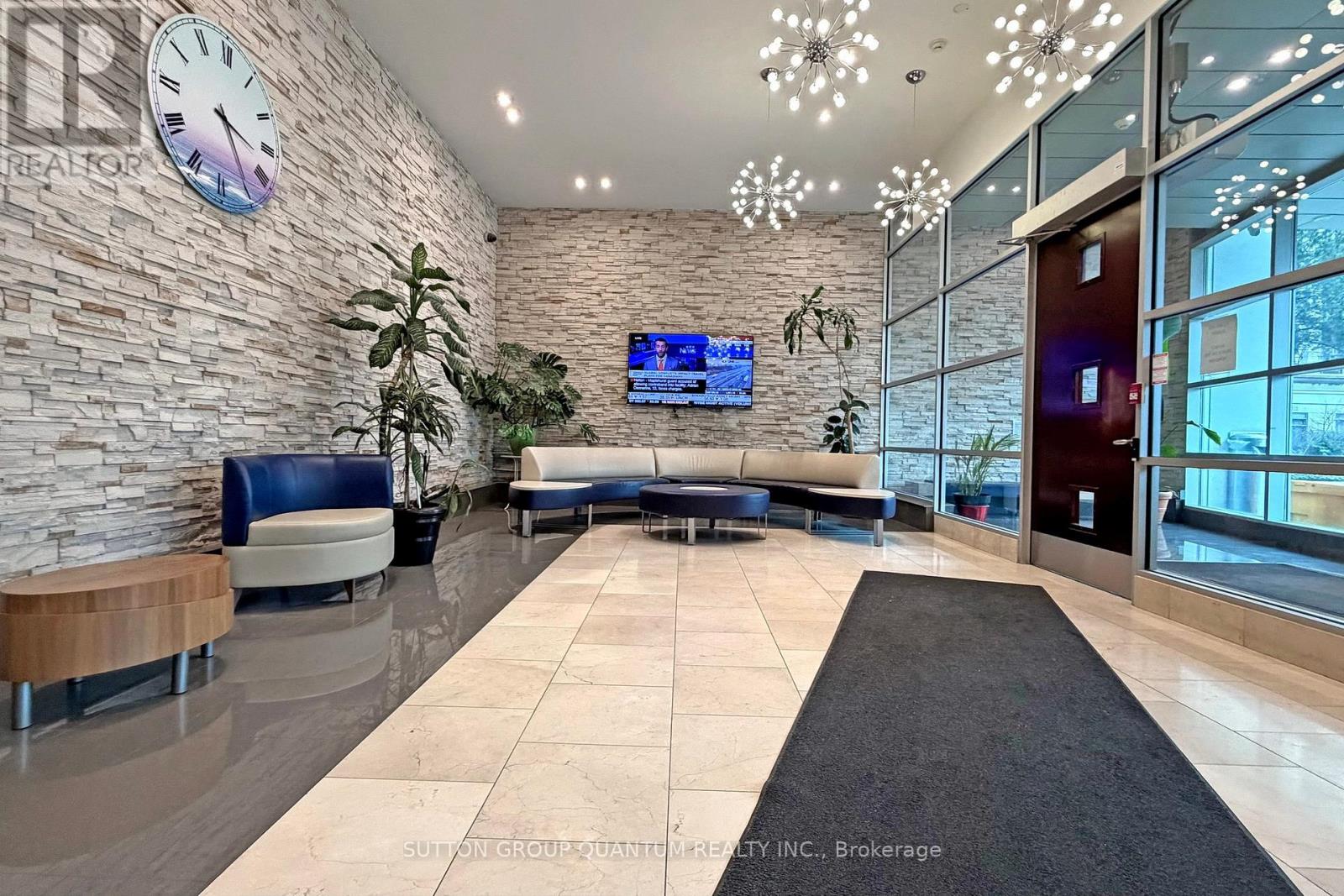 701 - 3939 Duke Of York Boulevard, Mississauga, Ontario  L5B 4N2 - Photo 2 - W12907872