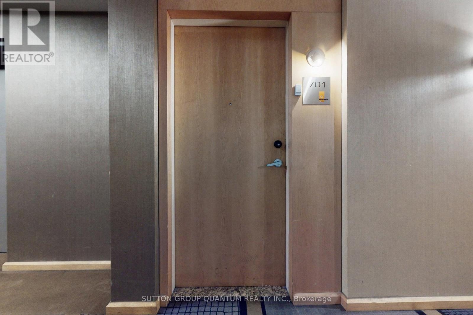 701 - 3939 Duke Of York Boulevard, Mississauga, Ontario  L5B 4N2 - Photo 3 - W12907872