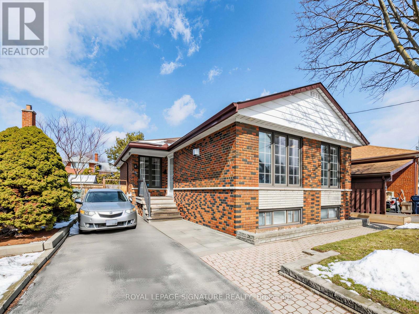 44 Lowcrest Boulevard, Toronto, Ontario  M1T 1K5 - Photo 3 - E12907910