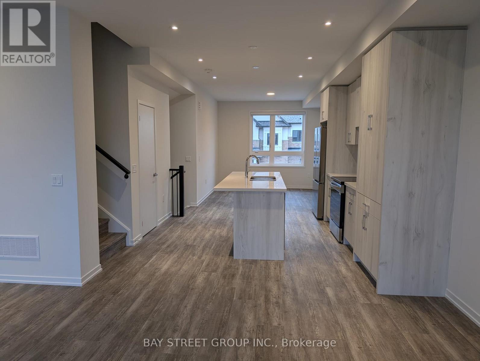 23 HELMKAY AVENUE, Richmond Hill, Ontario