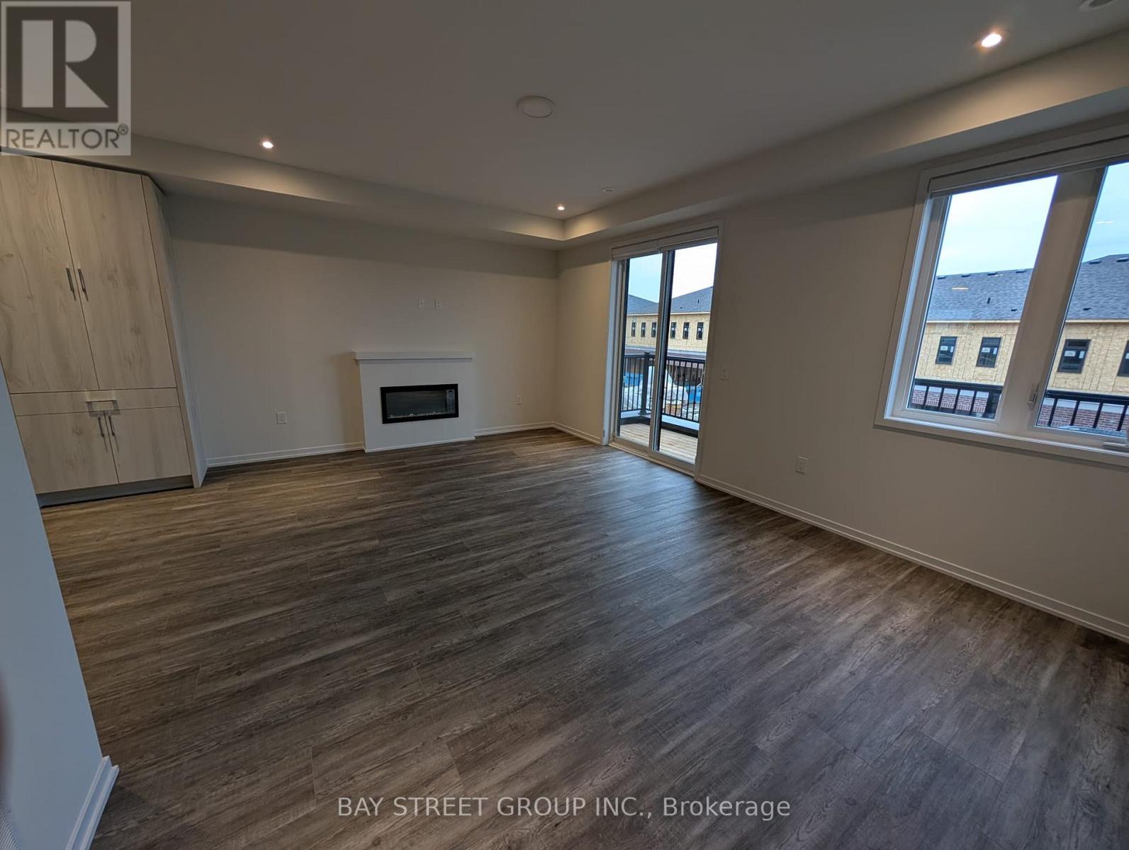 23 Helmkay Avenue, Richmond Hill, Ontario  L4E 3R4 - Photo 2 - N12907928