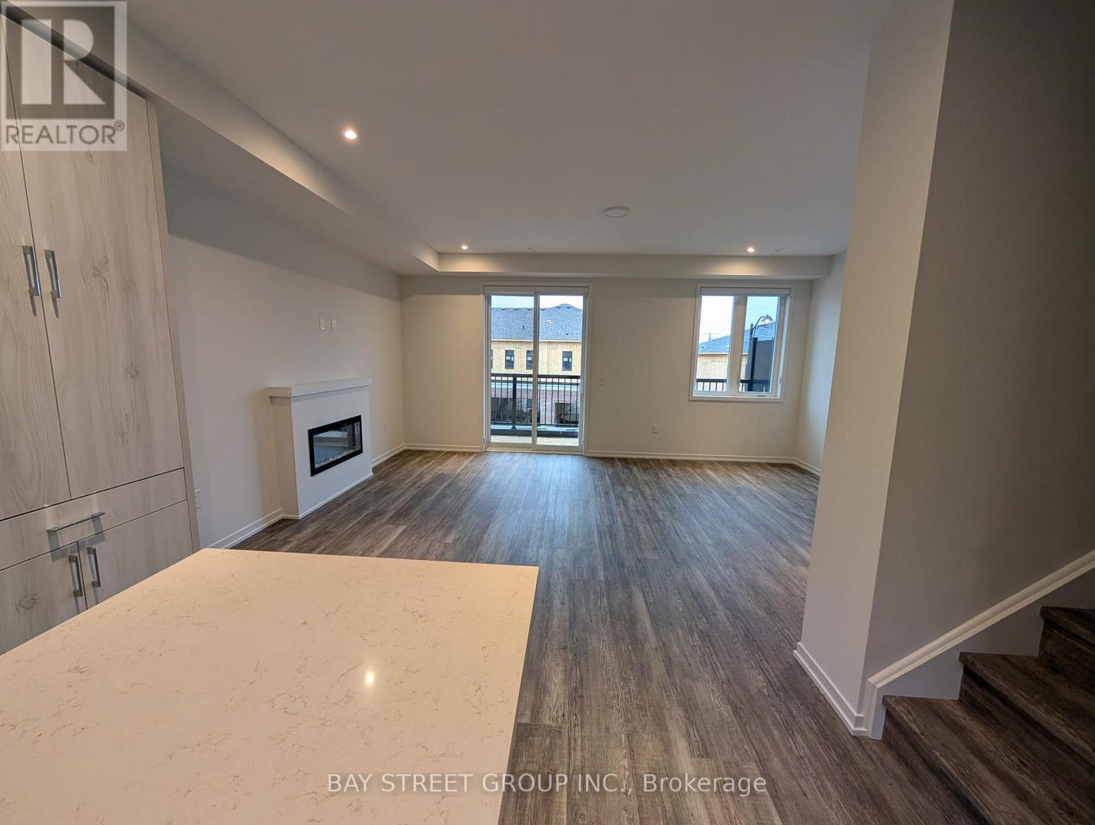 23 Helmkay Avenue, Richmond Hill, Ontario  L4E 3R4 - Photo 3 - N12907928