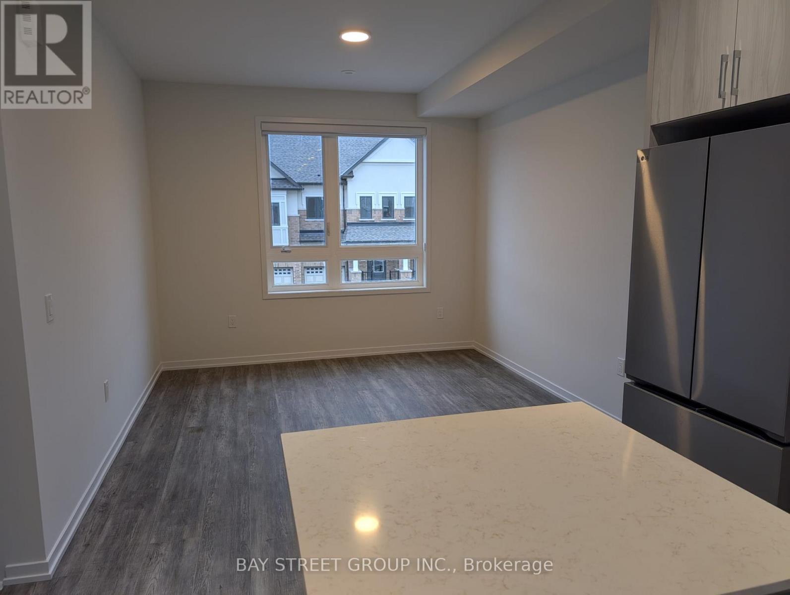 23 Helmkay Avenue, Richmond Hill, Ontario  L4E 3R4 - Photo 6 - N12907928