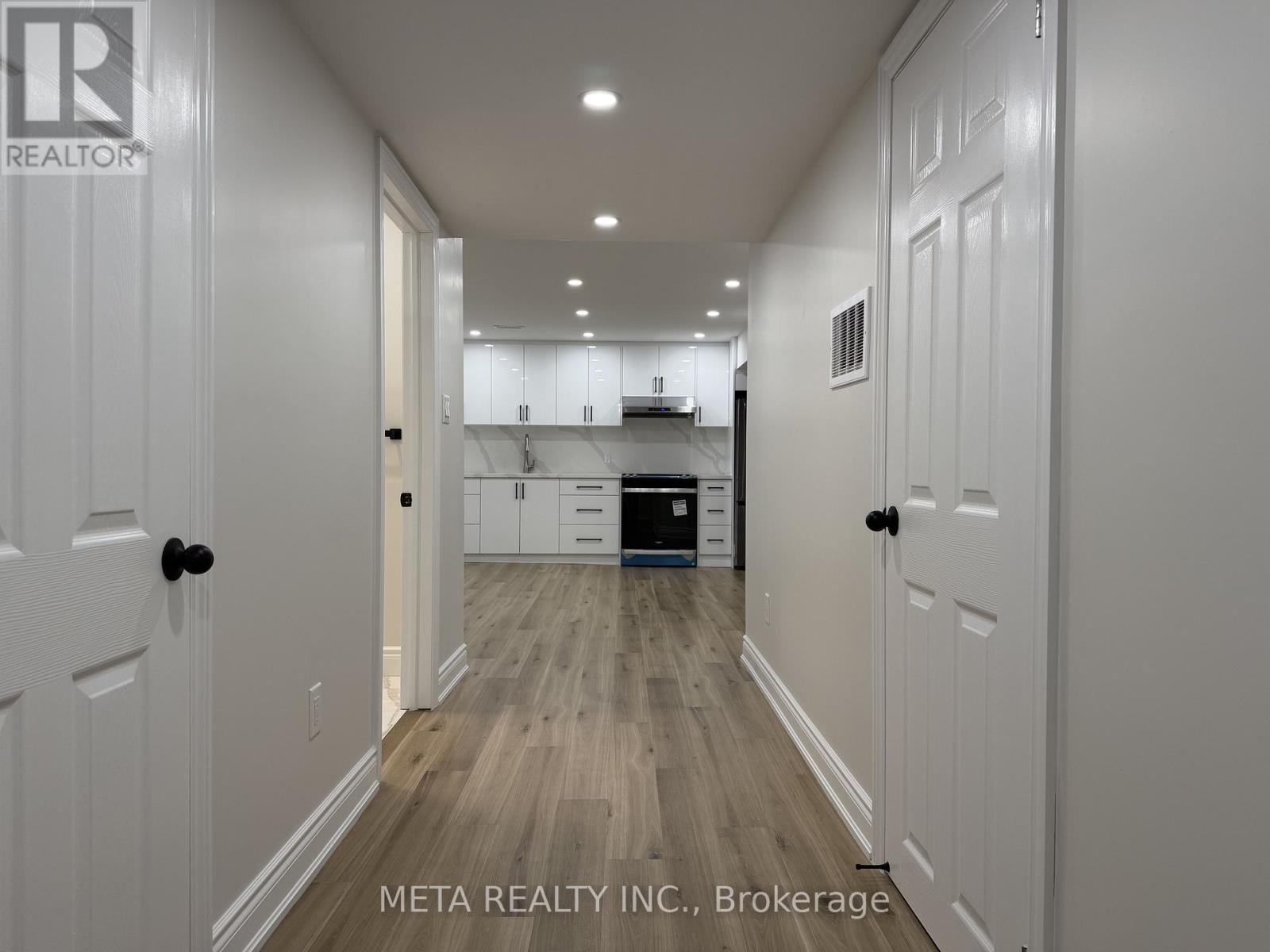 27 Belay Bend, East Gwillimbury, Ontario  L9N 0V8 - Photo 3 - N12907930