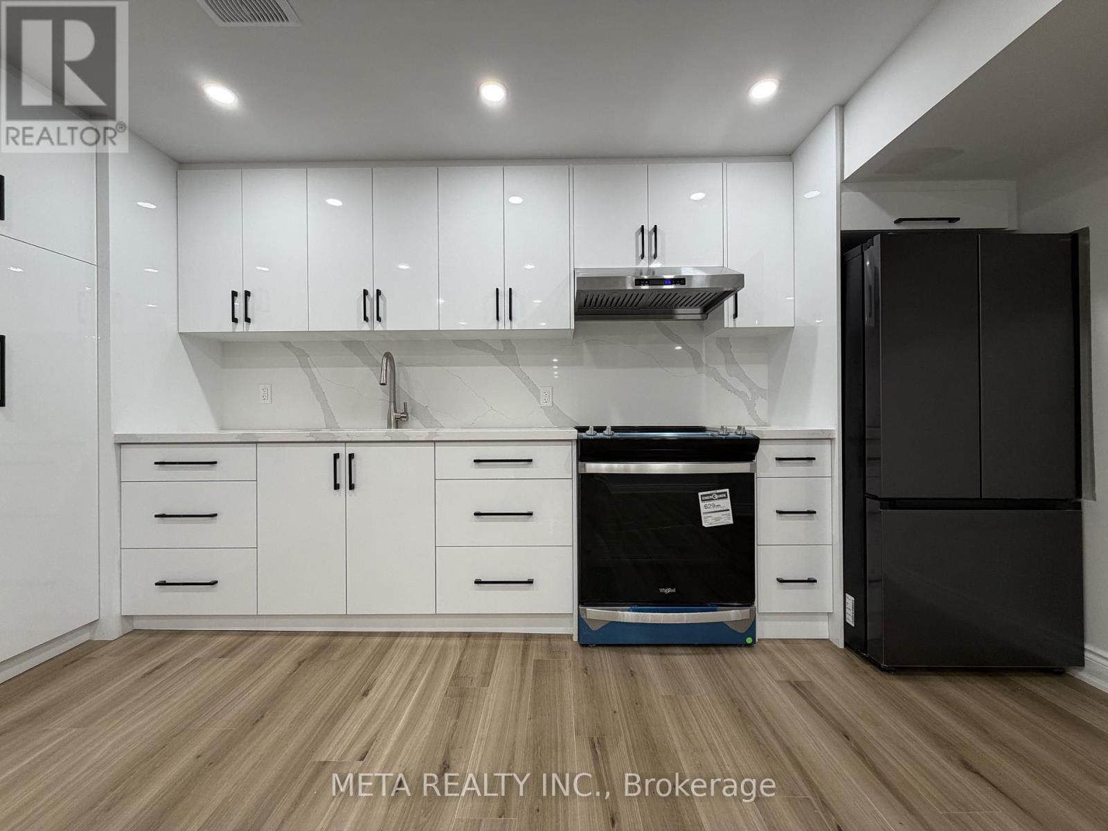 27 Belay Bend, East Gwillimbury, Ontario  L9N 0V8 - Photo 4 - N12907930