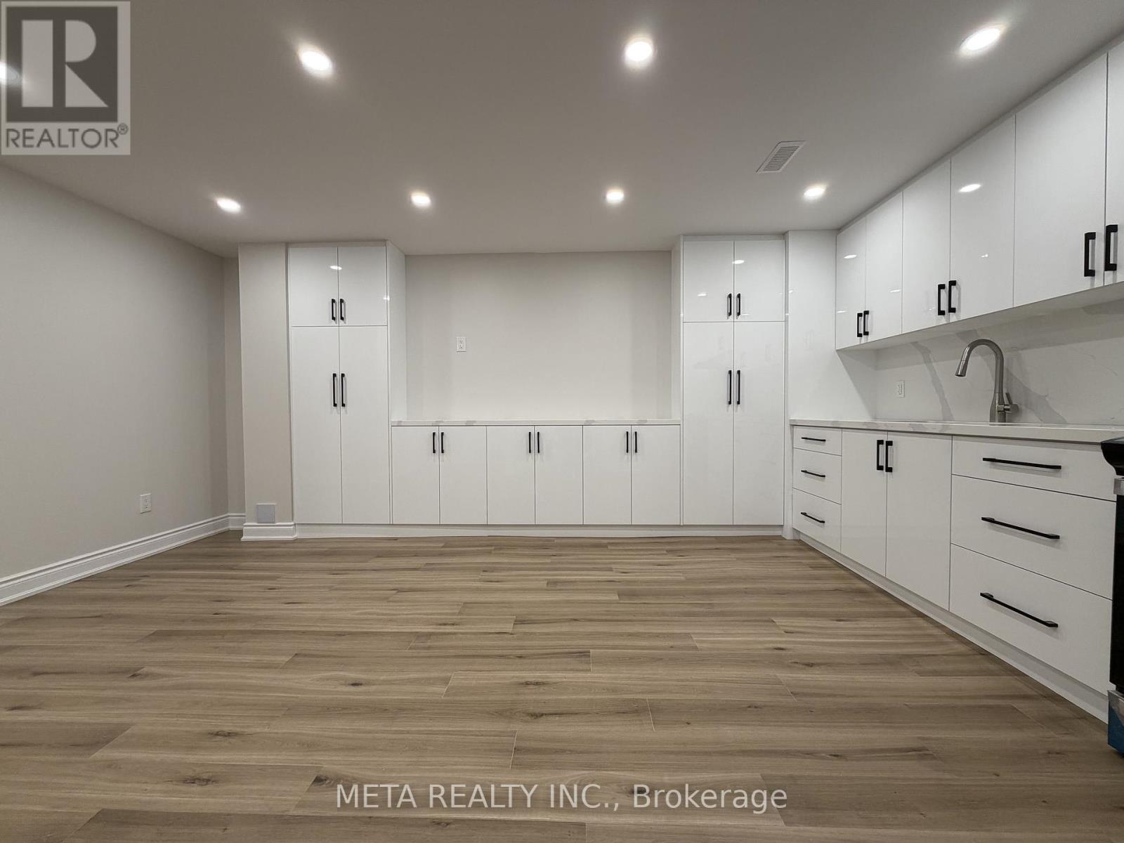 27 Belay Bend, East Gwillimbury, Ontario  L9N 0V8 - Photo 6 - N12907930