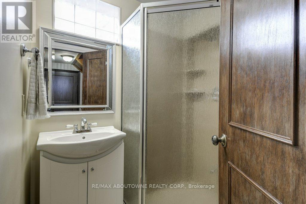 17 Duffield Road, Toronto, Ontario  M9P 3C8 - Photo 17 - W12907904