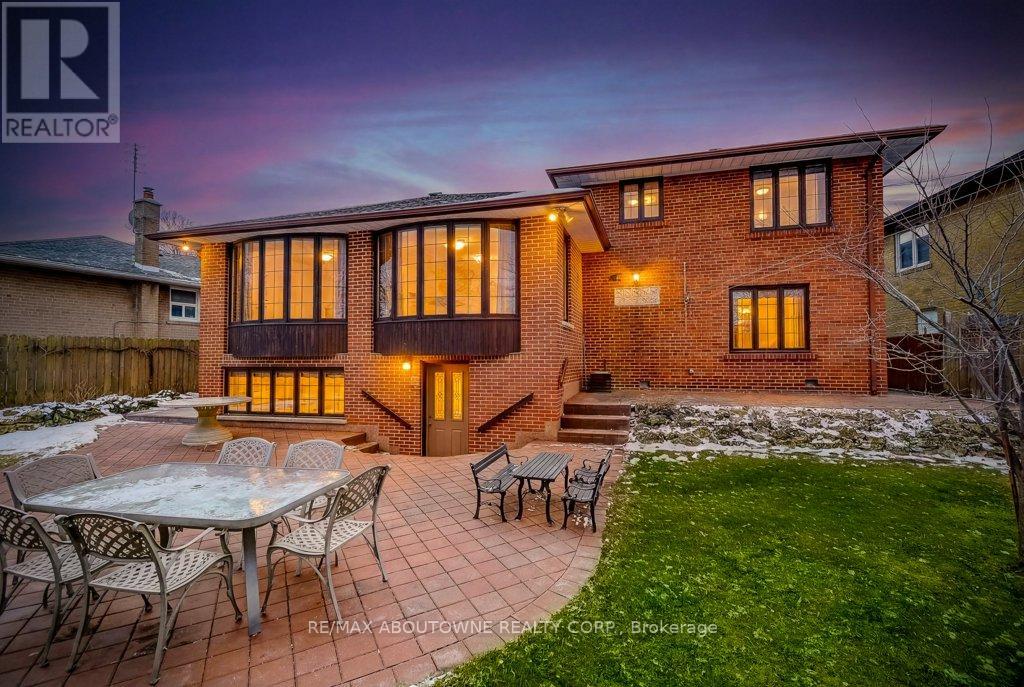 17 Duffield Road, Toronto, Ontario  M9P 3C8 - Photo 2 - W12907904