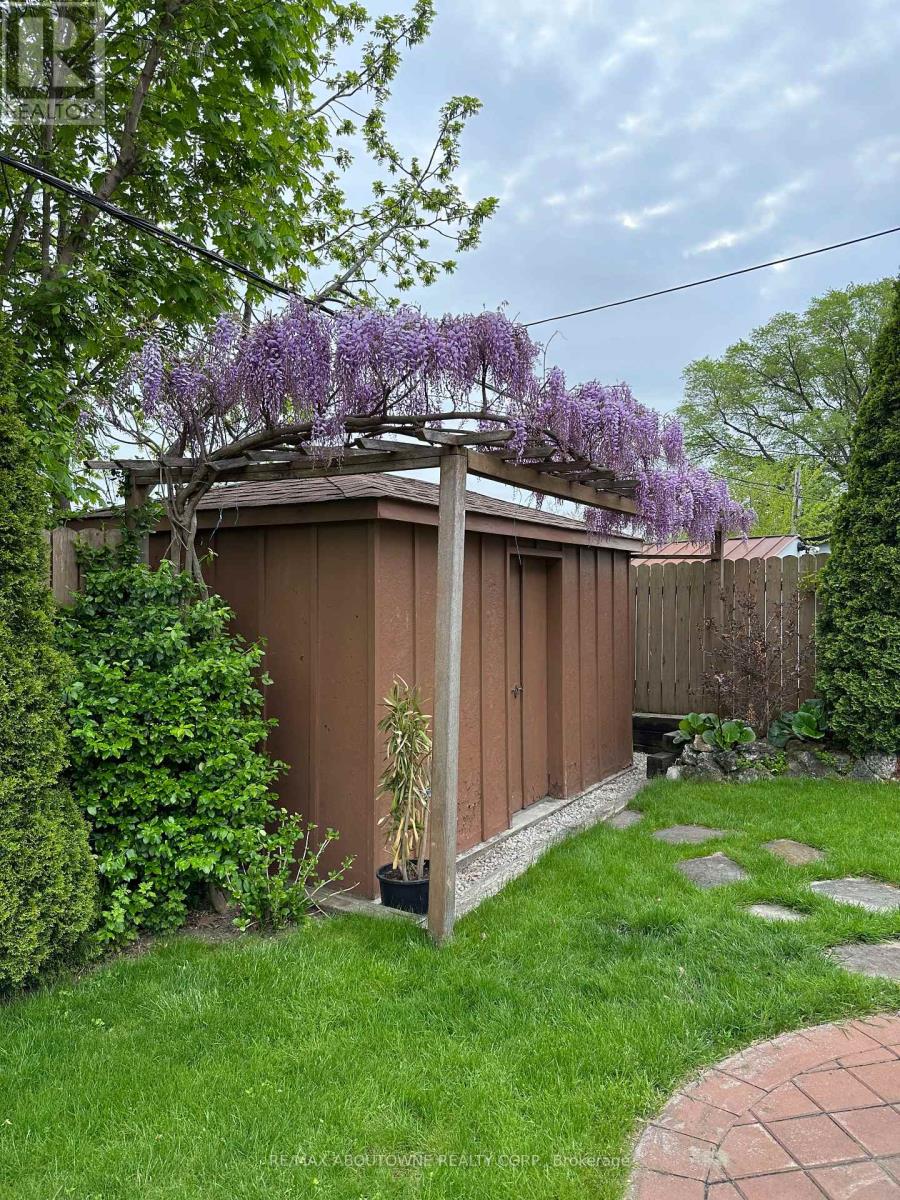 17 Duffield Road, Toronto, Ontario  M9P 3C8 - Photo 35 - W12907904