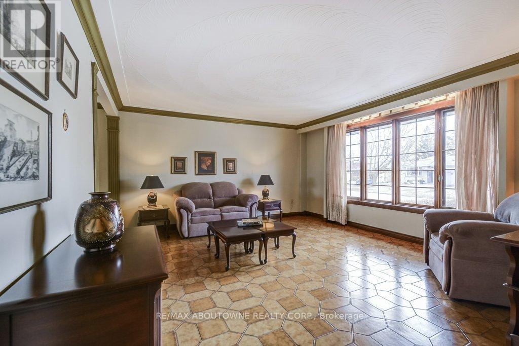 17 Duffield Road, Toronto, Ontario  M9P 3C8 - Photo 8 - W12907904