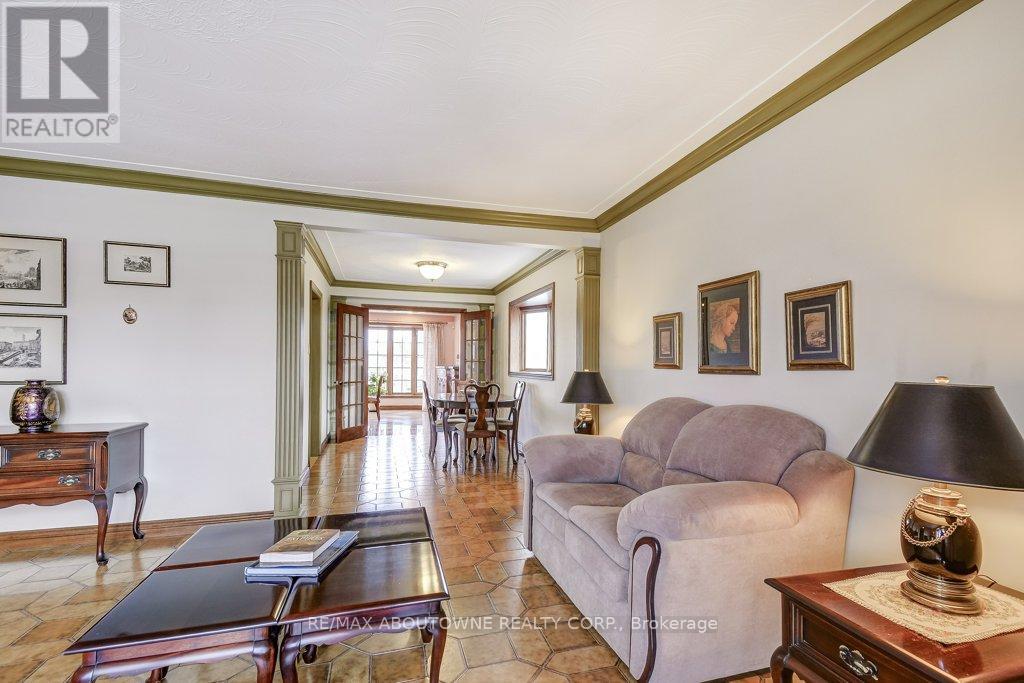 17 Duffield Road, Toronto, Ontario  M9P 3C8 - Photo 9 - W12907904