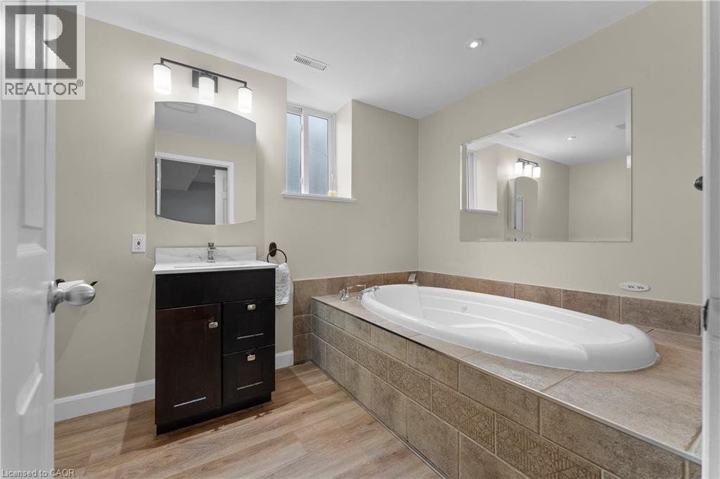 8116 Woodsview Crescent, Niagara Falls, Ontario  L2H 3G3 - Photo 32 - 40812223