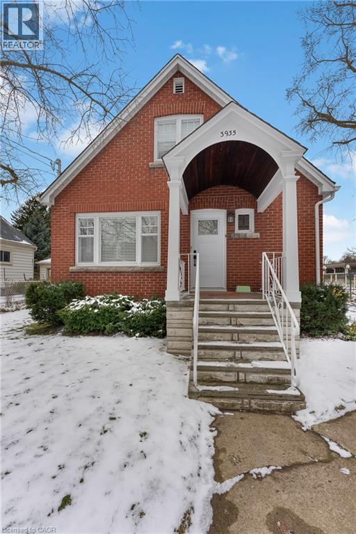 3935 St Peter Avenue, Niagara Falls, Ontario  L2J 2N9 - Photo 4 - 40813693