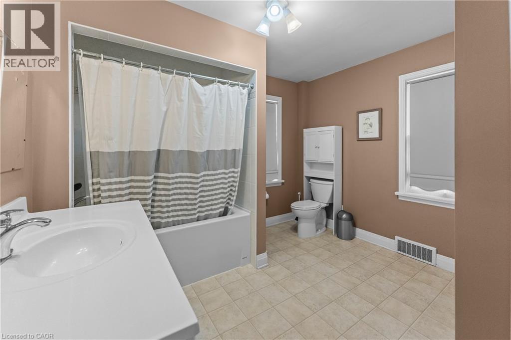 3935 St Peter Avenue, Niagara Falls, Ontario  L2J 2N9 - Photo 12 - 40813693