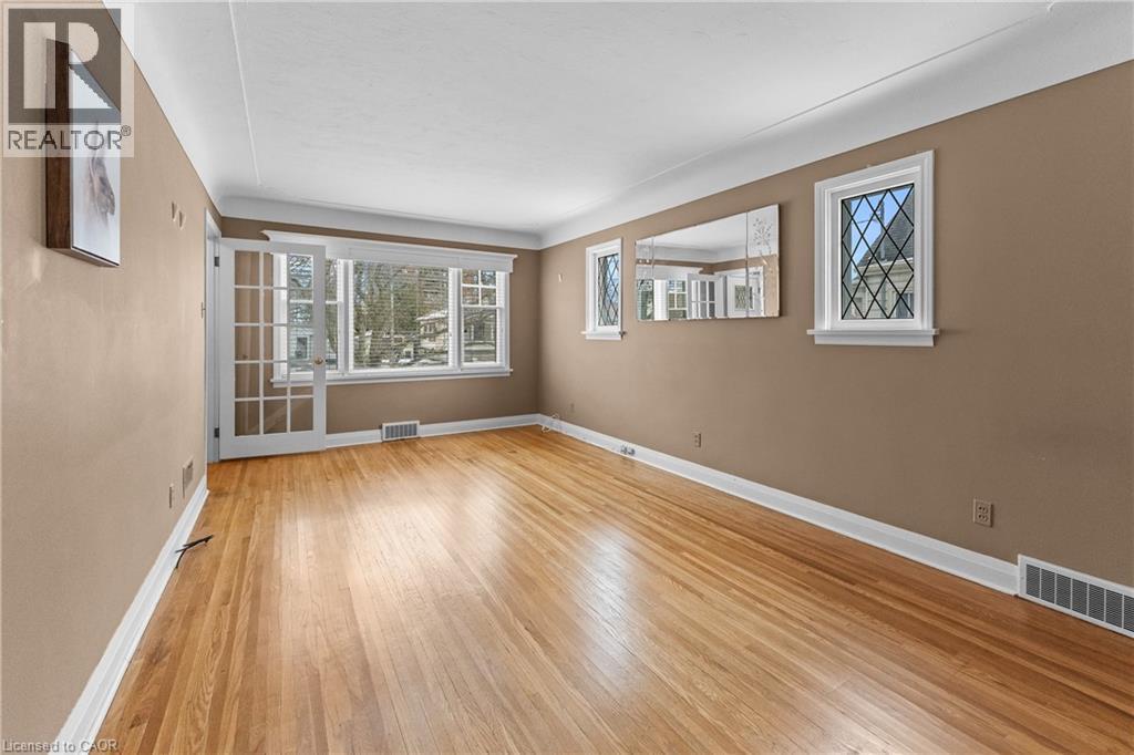 3935 St Peter Avenue, Niagara Falls, Ontario  L2J 2N9 - Photo 8 - 40813693