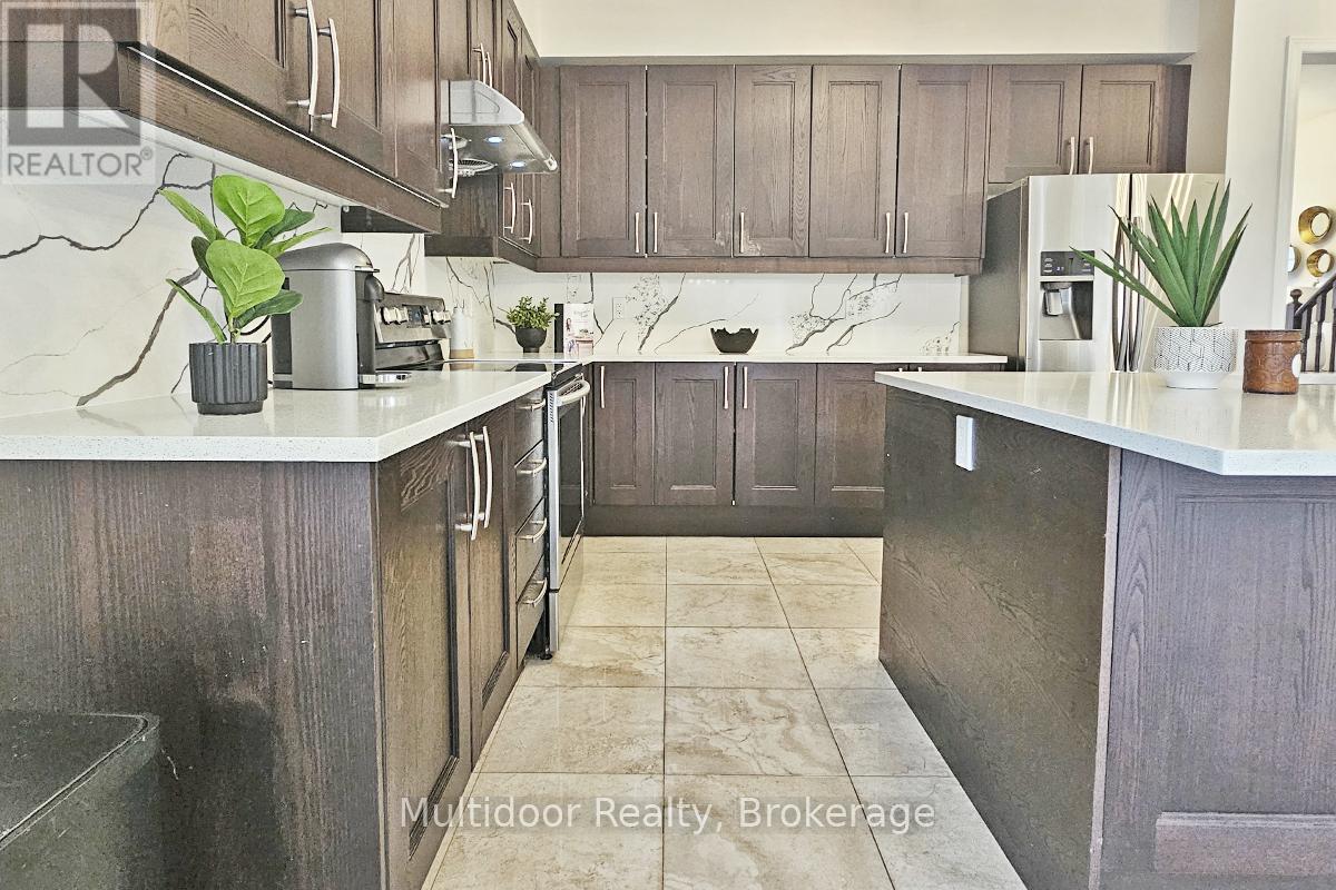 16 Vivian Creek Road, East Gwillimbury, Ontario  L0G 1M0 - Photo 7 - N12898016