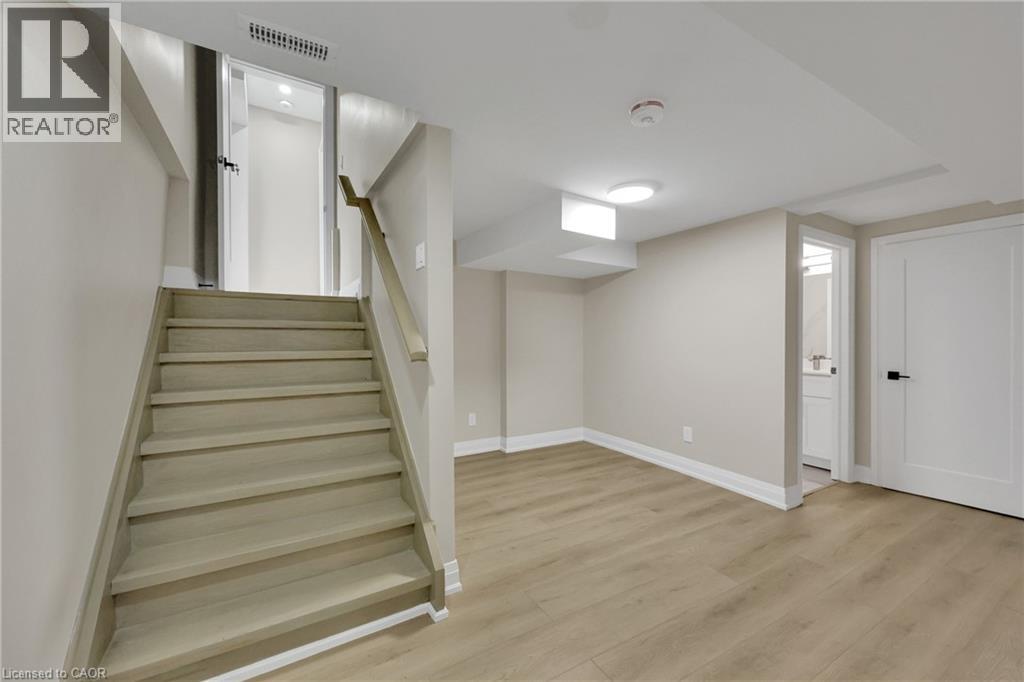 2091 Bridge Road Unit# Lower, Oakville, Ontario  L6L 2E8 - Photo 3 - 40813956