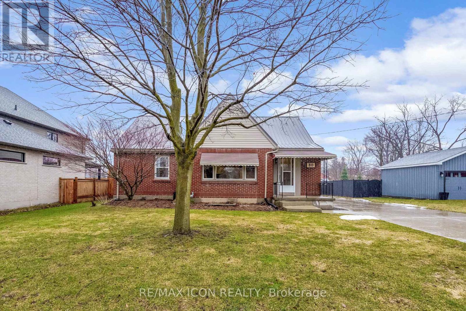 30 Broadway Avenue, London South, Ontario  N6P 1A8 - Photo 2 - X12907982